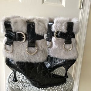 Vero Cuoio Black Alligator and Fox Fur Ankle Boots